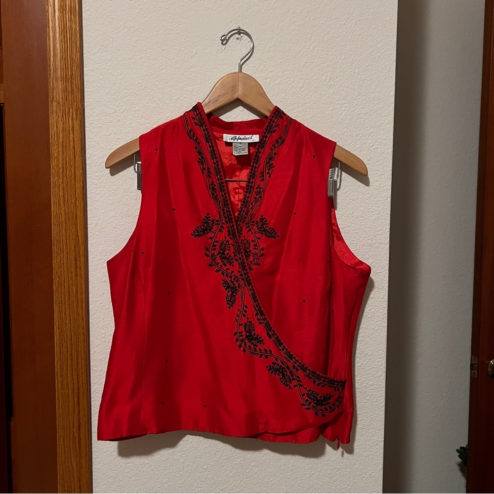 Vintage Appraisal Red Silk Embroidered Wrap Top Size 8 Sleeveless Evening